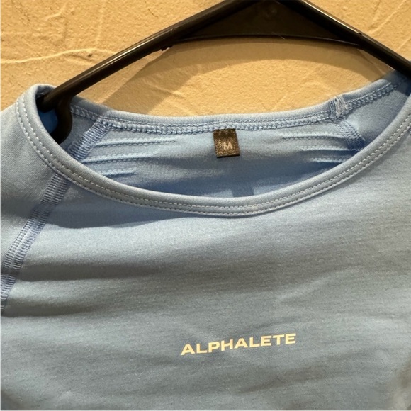 Alphalete Crop Top - Picture 2 of 4